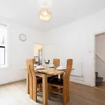 Bright & Modern 3 Bedroom Old Trafford Home