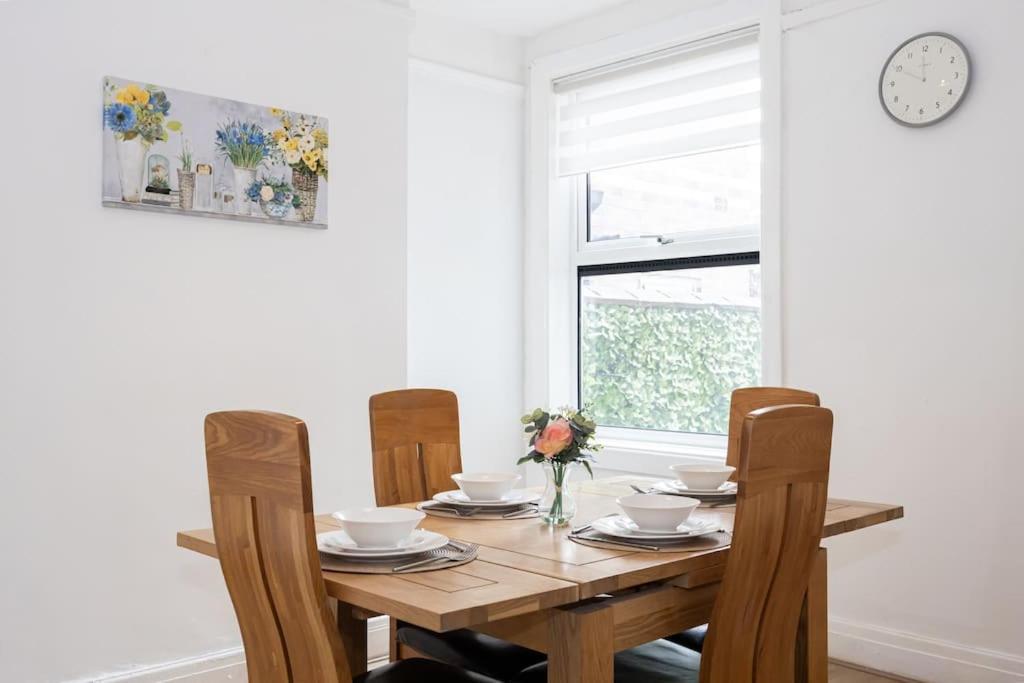 Apartment Bright & Modern 3 Bedroom Old Trafford *