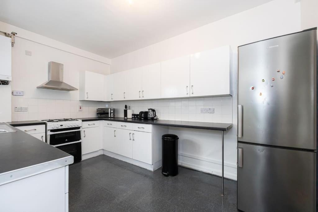 Bright & Modern 3 Bedroom Old Trafford