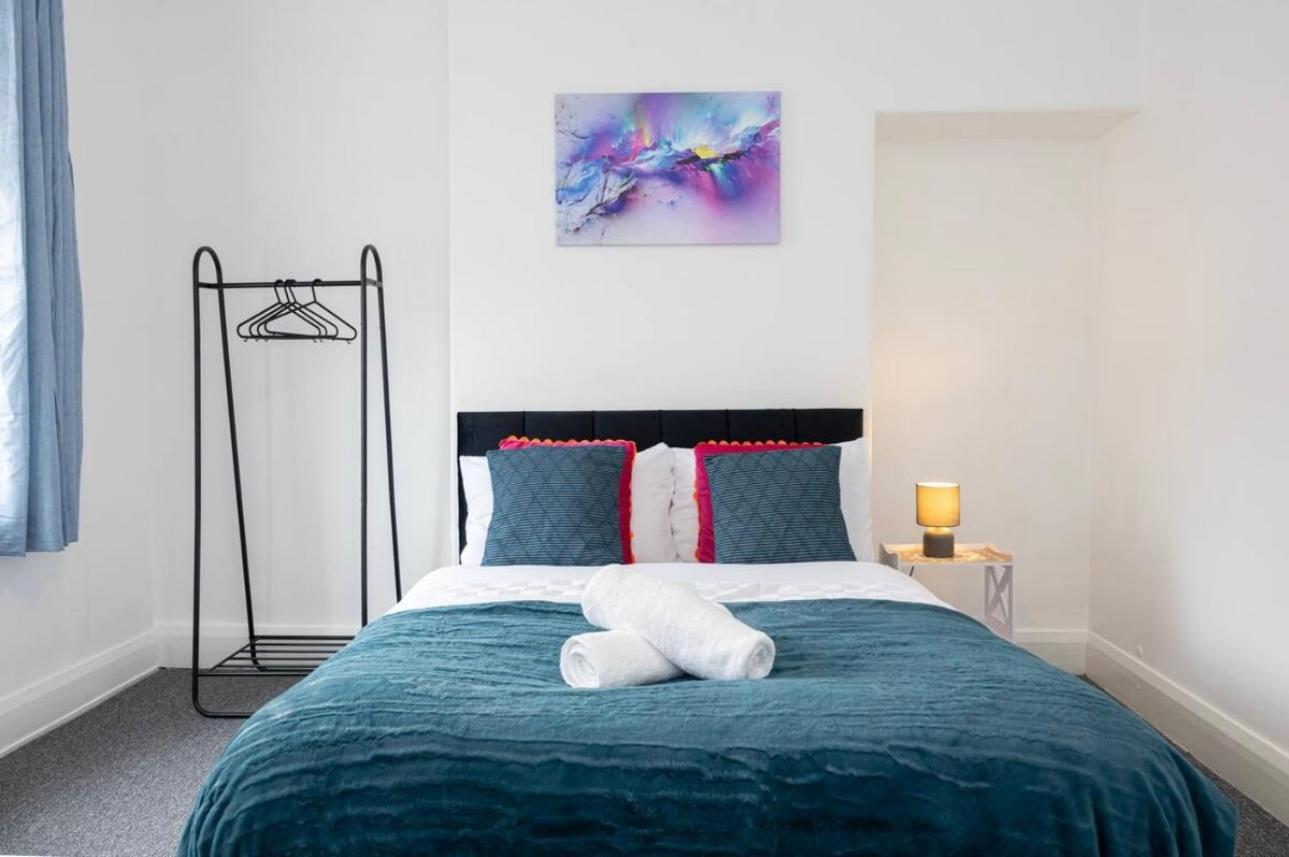 Bright & Modern 3 Bedroom Old Trafford *